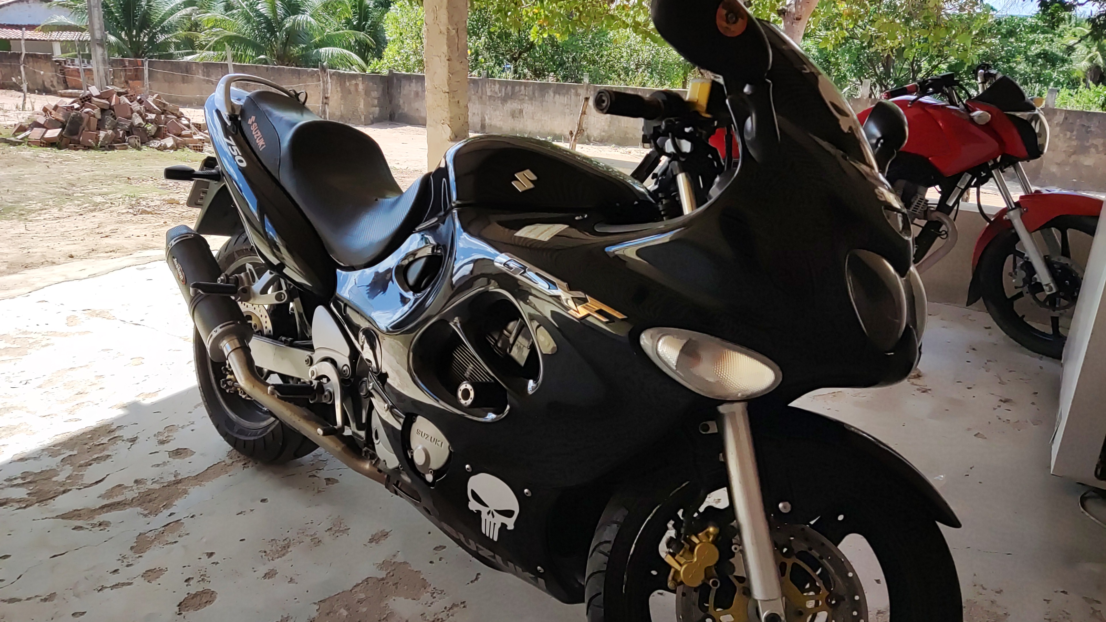 Suzuki Gsxf750